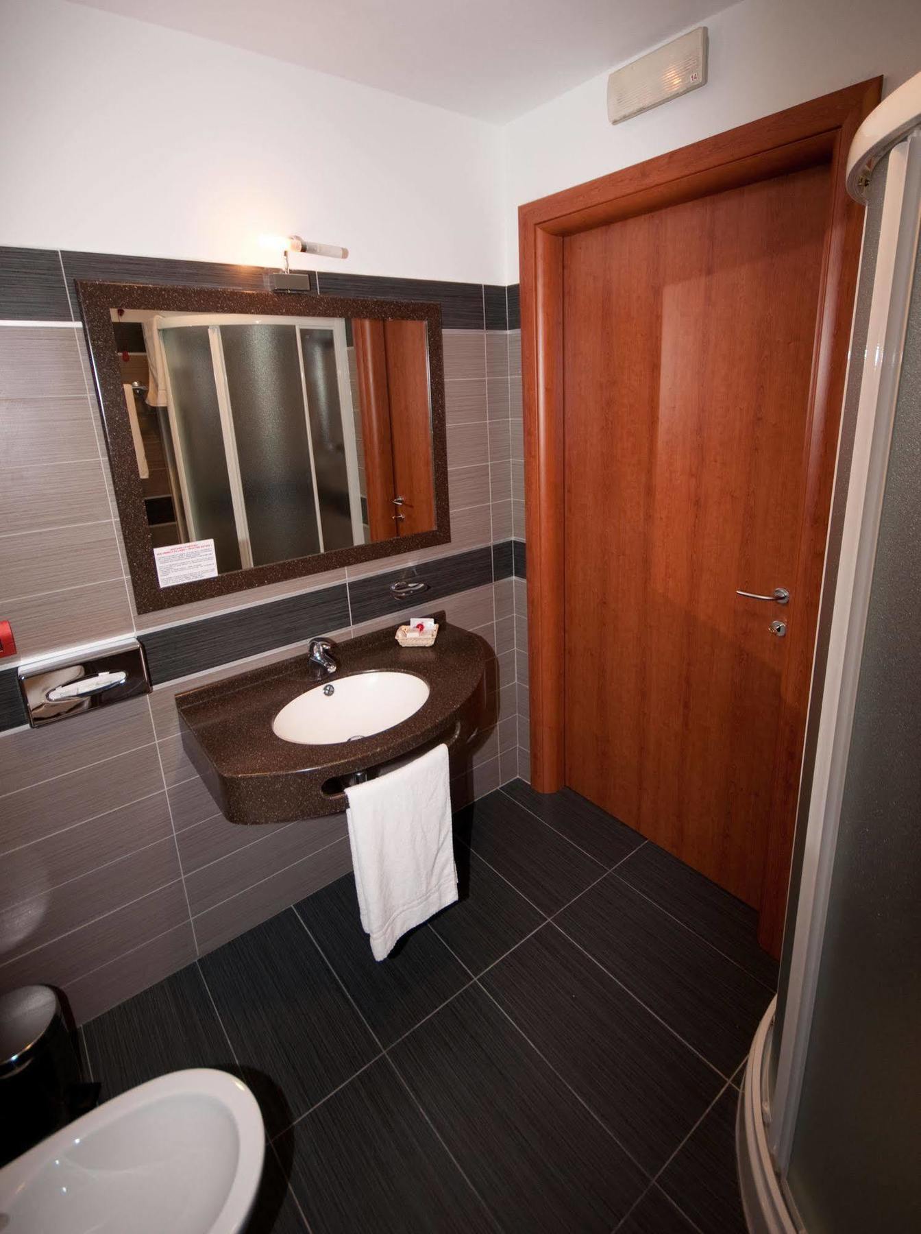 Poirino Hotel Brindor מראה חיצוני תמונה