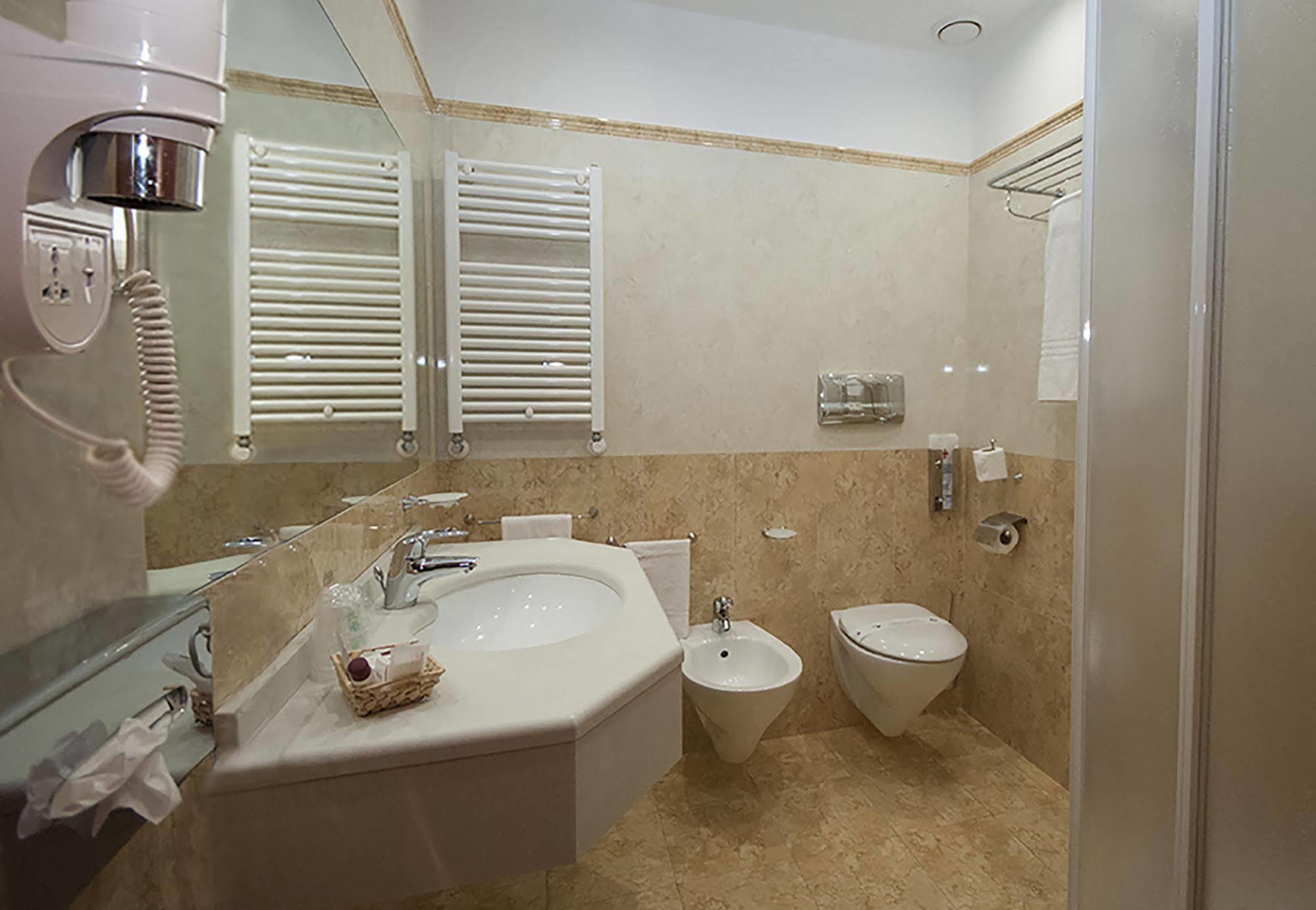 Poirino Hotel Brindor מראה חיצוני תמונה