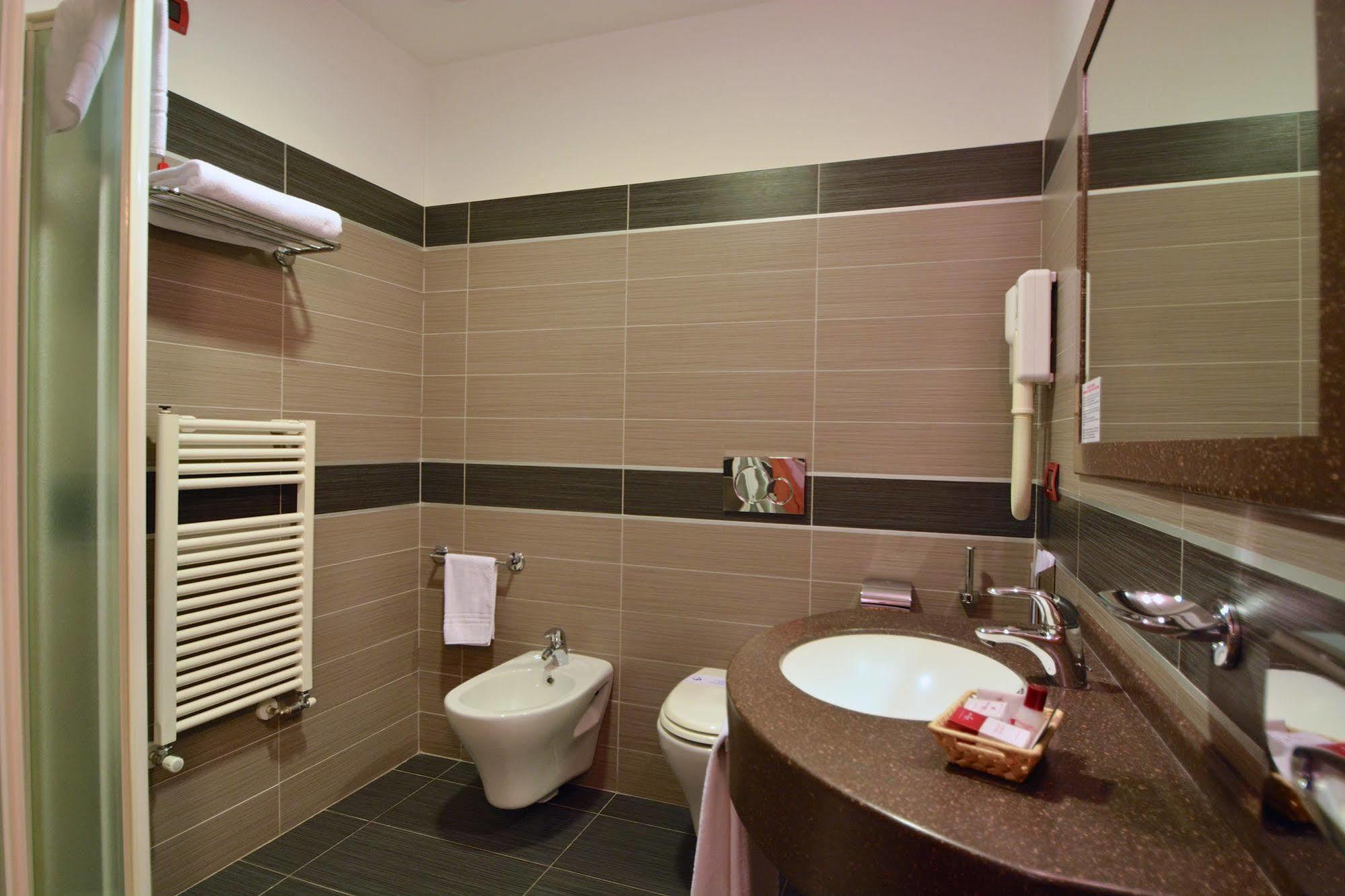 Poirino Hotel Brindor מראה חיצוני תמונה